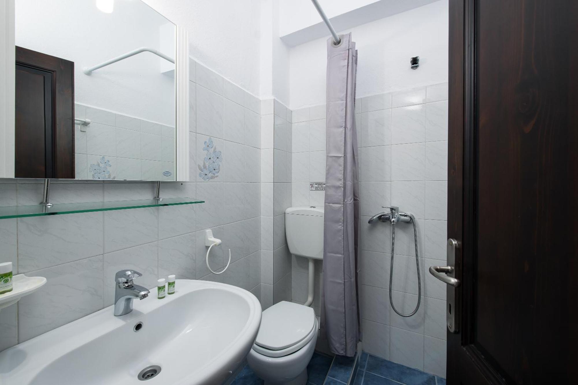 Kentrikon Rooms Лименария Екстериор снимка
